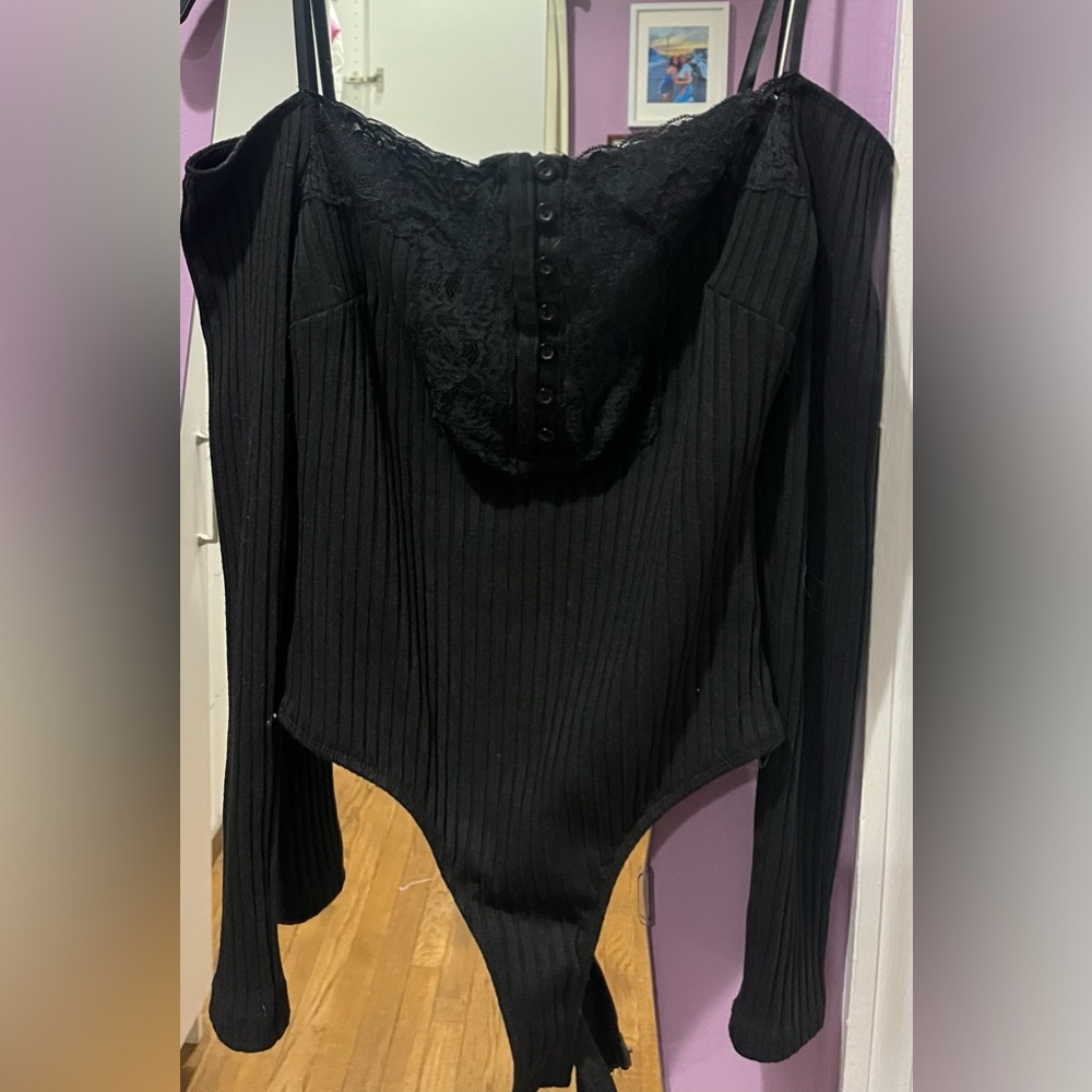 Strapless/Off the shoulder black body suit